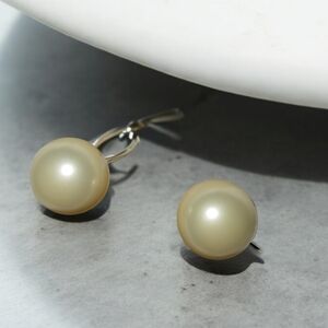 Geniune Pearlized Earrings I Size 4mm I Gold Post I Clip On ✨️